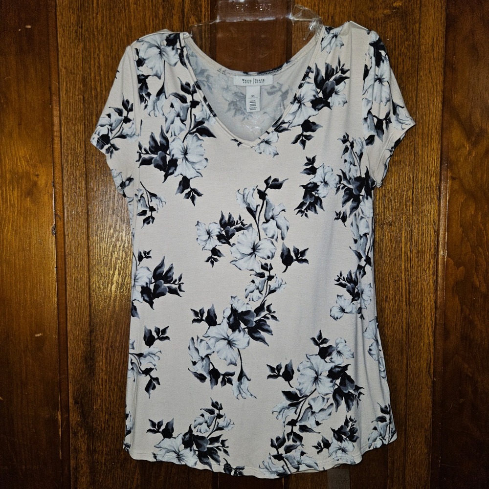 White House Black Market Top Womens XS V-Neck Cream Black Floral Short Sleeve